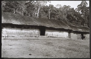 Lehmhaus mit Negermalerei - mittels d. Fingerspitze getupft. Kamerun