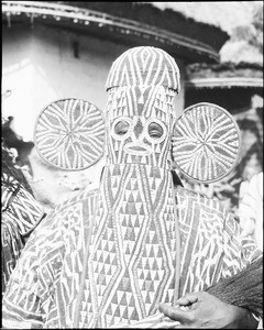 Beaded mask, in Batoufam