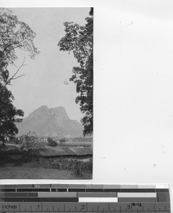 A large mountain at Shizheng, China, 1927