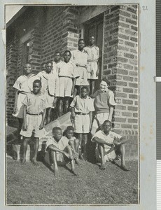 Rev. John Watt and class, Chogoria, Kenya, 1941