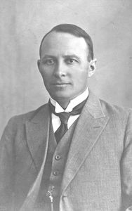 Marius Christian Jensen b. 16.01. 1884 in Taps, Kolding. Smith. Missionary education at DMS, He