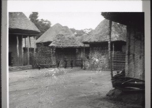 Einige Frauen-Hütten im königl. Gehöft i. Bafut