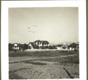 General view of the mission station, Fopin. On the left the school