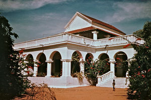 A typical missionary bungalow in Arcot, South India - At a time without electricity/airconditio