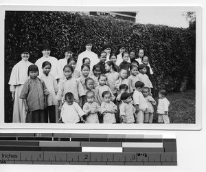 Maryknoll Sisters visit orphanage at Luoding, 1935