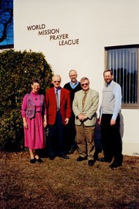 Danmission introduceres til World Mission Prayer League i Minneapolis, februar 2000. Fra Danmission deltager Jørgen Nørgaard Pedersen og Harald Nielsen (i forreste række i midten