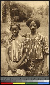 A woman and girl pose for their picture, Mbandaka ̶ Bikoro, Congo, ca.1920-1940