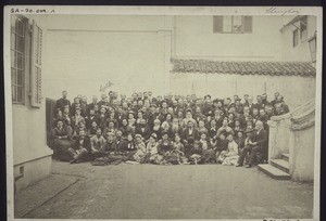 Mitglieder einer Missionskonferenz in China. 1879