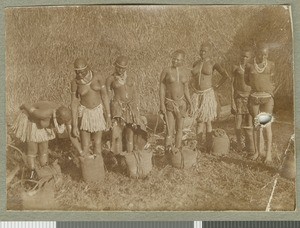 Indigenous girls with bags, Eastern province, Kenya, ca.1922