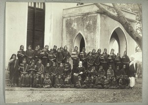 Gemeindemädchenschule Dharwar. Frl. Schmid, jetzt Fr. Waidelich