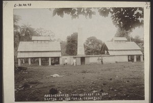 Drying house in the Botanical Garden in Victoria (Cameroon); the roof can be slid sideways