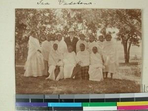 Pastor Gundersen and eleven Malagasy women, Betafo, Madagascar, 1920