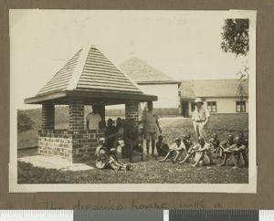 Treatment of outpatients, Chogoria, Kenya, ca.1930