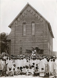 People in front of the primary school of the SMEP, in Faravohitra, Madagascar