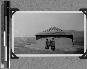 Tembu hut near Tabase, South Africa East, 1933-12-18