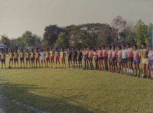 Assam, Nordindien. Fra 100 års jubilæet, Mornai Tea Estate, juni 1990. Mornai fodboldsspillere deltager i Indira Gandhi Gold Cup-turneringen