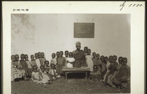 Abetifi: kindergarten with teacher