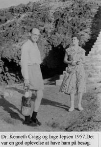 Dr. Kenneth Cragg visiting Aden i 1957 seen here with missionary from DMS (Danish Missionary So