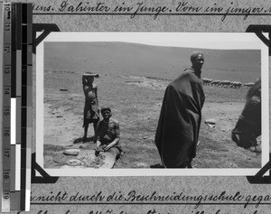 Preparing the meal near Tabase, South Africa East, 1933-12-19