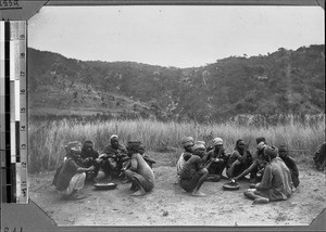 Porters while eating, Nyasa, Tanzania, ca.1891-1920