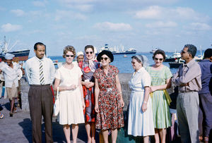 Reception at the harbour in Aden, from left Murshid, Grethe N.P., Lexa Boyle ?, ?, Grethe Jense