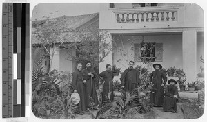 Group of missioners at Tungkun, China, ca. 1910-1930