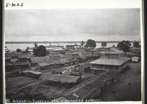 Ansicht von Bellstadt (Duala, Kamerun); im Hintergrunde der Wurifluss