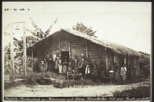 Deutsche Reichsschule in Kamerun mit Lehrer Christaller. Oct. 1887. Gesetzl. geschützt