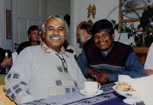 Fra Demokratikonference i Danmark, 1995. Fra venstre: Missionær Kamalesh Biswas, Calcutta og pastor Kamini Kanto Roy, BLC, Bangladesh