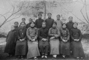 Fjorten af dem der blev døbt juledag 1920. Danmission Photo Archive
