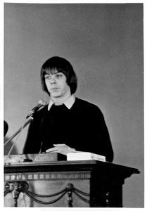 Jens Johansen, uddannet præst ved Metodistkirkens Teologiske Seminarium i Göteborg, 1978. Sekretær i SON/Samarbejdsudvalg om Nyreligiøsitet, 1979-85. (SON var startet af Dansk Missionsråd, 1975)