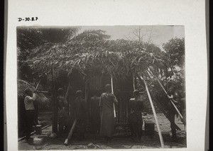 How a simple house in Krobo is roofed