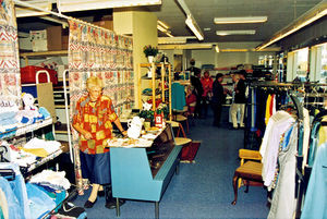 Genbrugsbutik i Niels Ebbesensgade, Aalborg, set indefra, 19.2.2001