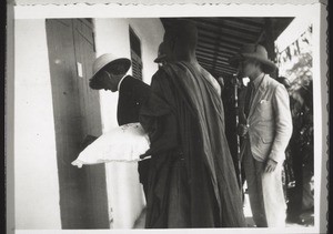 Dedication of the new school in Berekum (in front Mr Pitt, Provincial Commissioner, behind him the English School Inspector Thompson, who died of Yellow Fever in 1931)