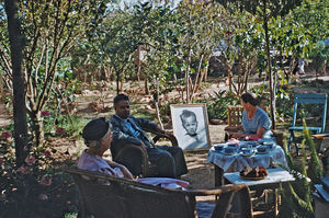 Den arabiske, kristne læge, Dr. A. S. Affara fra Det Skotske Missionshospital og missionær Grethe Jensen, leder af Pigeskolen i Aden - på ferie i Asmara, Etiopien/Eritrea