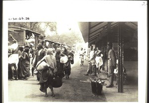 Bahnhofsleben in Coimbatur