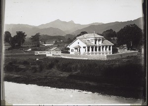 Mission station Fophin, in the foreground the Fophin River, flood danger present