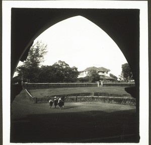 Basel Mission Press, Mangalore, 1937. Die Press von der Kirche aus