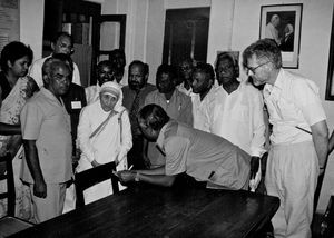 Lutheran Church Leaders are visiting Mother Teresa in Calcutta, North India. February 1990. Rig