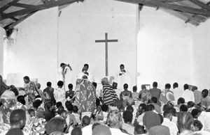 ELCT, Tanzania. Fra Præsteindsættelsen i Kigoma ved Tanganyikasøen, 1986. Gudstjeneste med Nadver