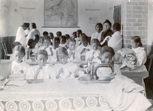 Lesson of sewing, in Madagascar