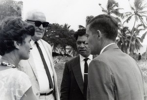 Assembly of the Pacific conference of Churches in Chepenehe, 1966 : delegates talking together