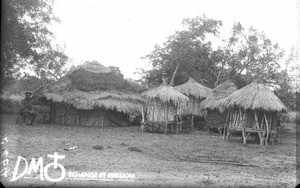 Hut and granaries, Africa, ca. 1896-1911