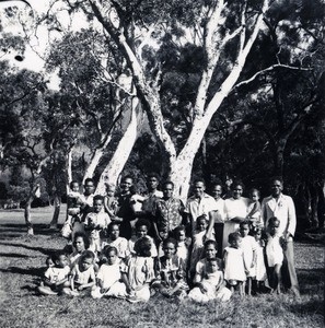 Fifth grade pupils of Do-Neva theological school with their families