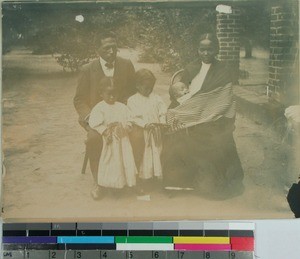 Malagasy familie with three young children, Madagascar