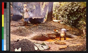 People making palm oil, Sierra Leone, ca.1920-1940