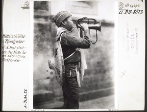 A secondary schoolboy as scout. (On his hat there is a text: Middle Kingdom noble youth = chinese scouts)