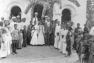 Missionary Vilhelm Marius Petersen and Ingrid Margrethe Petersen née Wanning at a wedding outsi