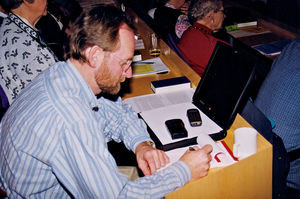 Landsmødet 1999 på Nyborg Strand. Kristeligt Dagblad deltog også. Journalist ?