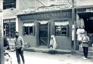 Restaurant Pumpernickel Bakery i Thamel, Kathmandu, hvor Projekt Vestens Unges koordinator, Johnny Rønved har sit kontor, februar 1988